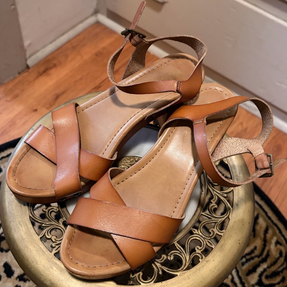 MIA tan leather clogs size 8
